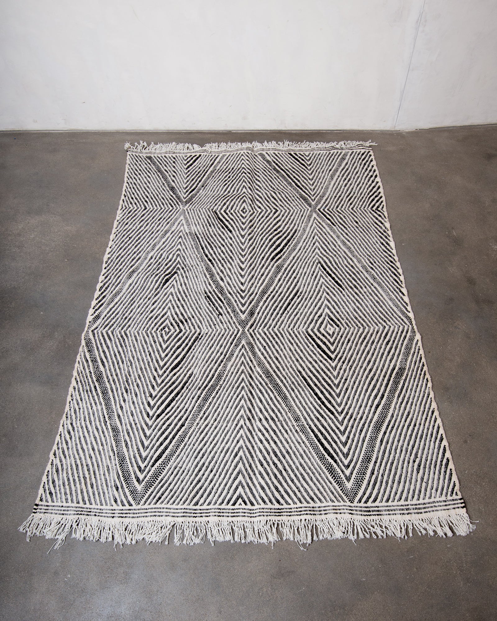 Modern, handcrafted Berber rug from Morocco. Flat-woven Kelim carpet in black and white design. Made of 100% wool.
